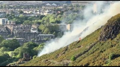 Scozia, incendio a Edimburgo nel giorno del caldo record