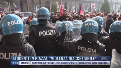Breaking News delle 11.00 | Studenti in piazza, "violenza inaccettabile"