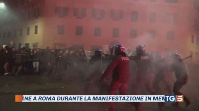 Scontri per Ramy, otto agenti feriti