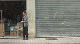 Le occupano la casa a Pozzuoli e a 79 anni vive nella sua merceria