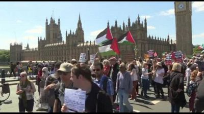 Migliaia di manifestanti pro-palestinesi marciano a Londra