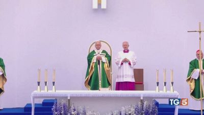 Papa Leone a Lourdes "Male viene dall'uomo"