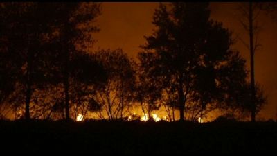 Francia, brucia la foresta delle Landes, oltre 500 persone evacuate
