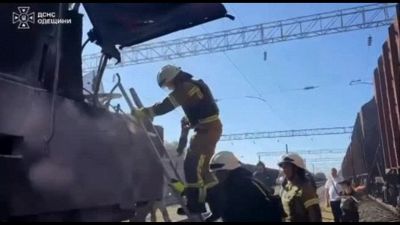 Ucraina, drone russo contro un treno passeggeri: due morti