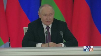 Putin apre alla tregua, Trump minaccia l'Europa