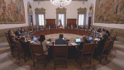Scuola, tetto del 30% di stranieri in classe, il Governo accelera