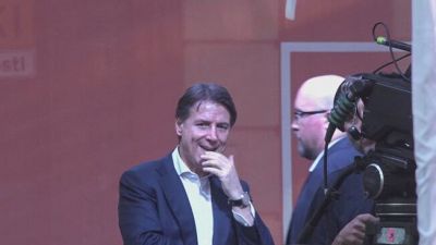 Il debutto del Campo Largo a Napoli inizia con le contestazioni