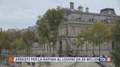 Louvre, due arresti e caccia ai complici