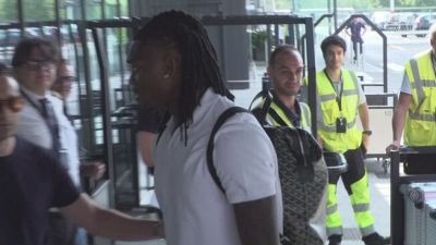 Milan, Leao parte per la Turchia: "Volevo salutare i tifosi dal campo, ma non è stato possibile"