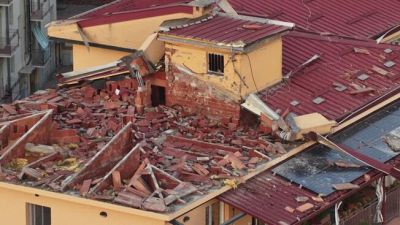 Alberi caduti, tetti scoperchiati, 10 mila auto danneggiate