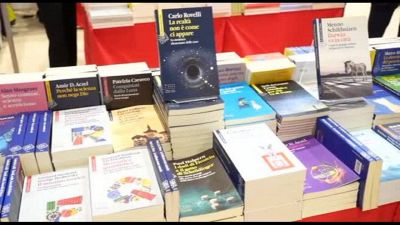Digitale e libri, un italiano su 2 legge di più grazie all'eCommerce