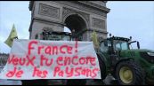 Parigi, protesta dei trattori dalla Torre Eiffel all'Arco di Trionfo