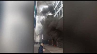 Le immagini dell'incendio in corso Vittorio Emanuele a Milano