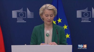 Ue frena: negoziamo. Timori per i mercati