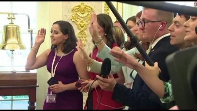 Trump cerca di zittire reporter Cnn: "Sei rumorosa, fai fake news"