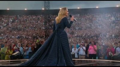 Adele in concerto alla Munich Messe, arena costruita per lei