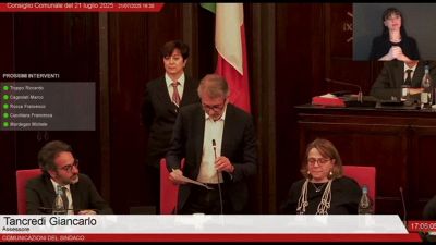 Milano, Tancredi annuncia in Consiglio le dimissioni da assessore