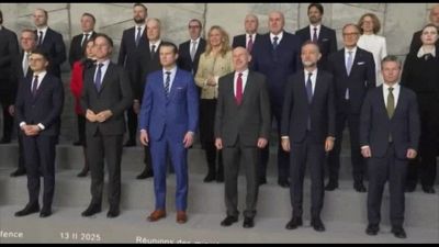 Prove tecniche di convivenza: al vertice Nato la prima volta di Hegseth