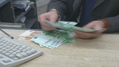 Aumento stipendi, 435 euro al mese ai bancari