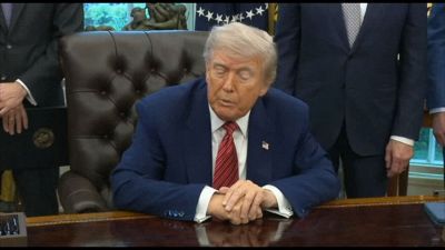 Trump sui dazi: minaccia l'Ue e tutti i produttori di smartphone