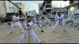 Gaza, dopo tre anni i ragazzi tornano al taekwondo tra le macerie