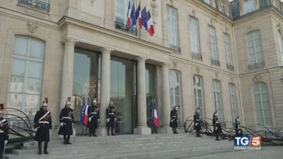 Ue, vertice all'Eliseo. Macron sente Trump