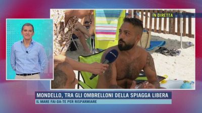 Mondello, tra gli ombrelloni della spiaggia libera