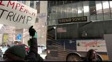 Un anno di Trump, proteste negli Usa. Lui: mai nessuno meglio di me