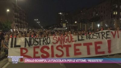 Crollo Scampia, la fiaccolata per le vittime: "Resistete!"