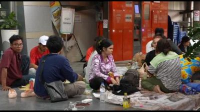 A Bangkok i parenti aspettano notizie dei dispersi nel sisma