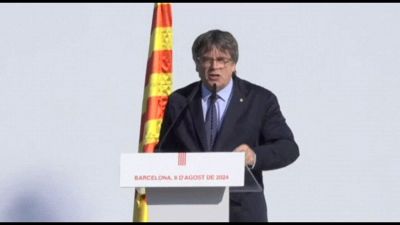 La sfida di Puigdemont, torna a Barcellona: "Siamo ancora qui"
