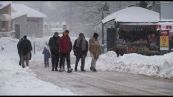 Neve in Pakistan, centinaia di persone accorrono a Murree