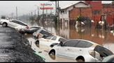Inondazioni, auto sott'acqua lungo le strade nel sud del Brasile