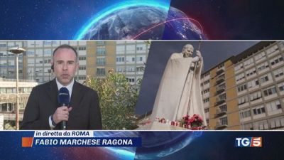 "Ringrazio i medici, preghiamo per la pace"