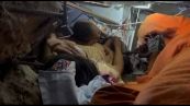 Terremoto Myanmar: Si scava per liberare mamma e figlio dalle macerie