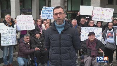 La denuncia dei bambini disabili a Napoli