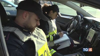 1 patente su 2 ritirata a causa del cellulare