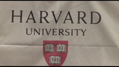 Trump nega ad Harvard l'iscrizione di studenti stranieri