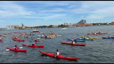 Parata di kayak a Copenaghen a sostegno della Groenlandia