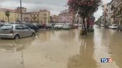 Piogge e allagamenti le isole tra le fiamme