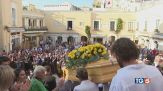 L'addio al maestro lacrime e applausi