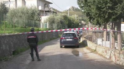 Palermo, brucia la moglie e uccide i due figli maschi