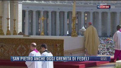 Breaking News delle 21.30 | San Pietro anche oggi gremita di fedeli