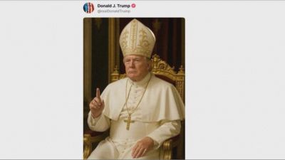 La Casa Bianca ironizza sul conclave, Trump vestito da Papa