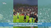 Il Venezia festeggia la vittoria contro la Fiorentina