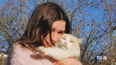 Caduta nel dirupo, fu uccisa dal compagno
