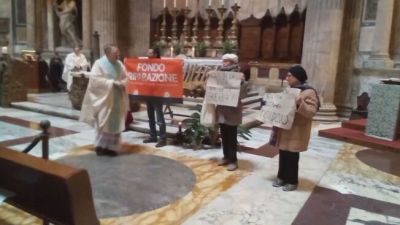Eco vandali, blitz anche a messa al Pantheon