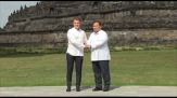 Macron al tempio buddista in Indonesia annuncia partnership culturale