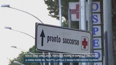 Non ci sono ambulanze, porta sua mamma in ospedale con l'auto