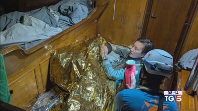Salva bimba di 11 anni in mare sola per giorni